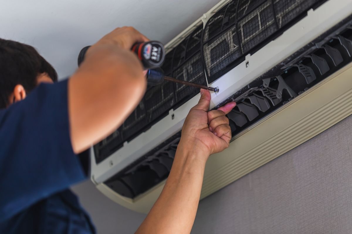 Air Con Repair in Mitchell Park